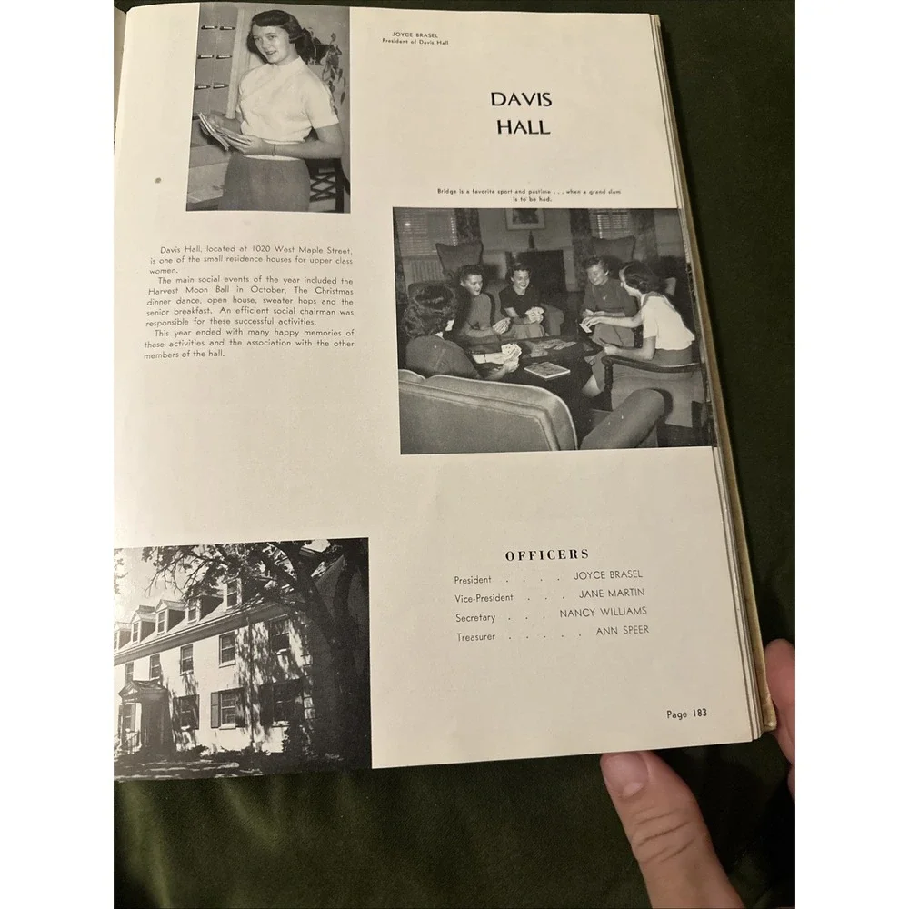 1952 RAZORBACK Yearbook - University of Arkansas - Fayetteville, AR